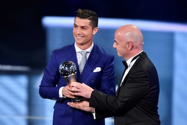 Cristiano Ronaldo gana premio de la FIFA, el jugador del año