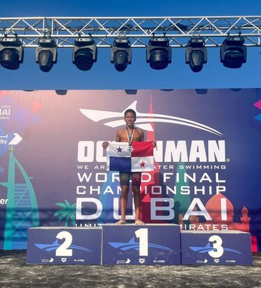 Colonense Johny Ponte destaca entre los mejores adolescentes en aguas abiertas en Dubai