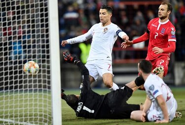 Portugal avanza a la Euro 2020 y Cristiano llegó a los 99 goles