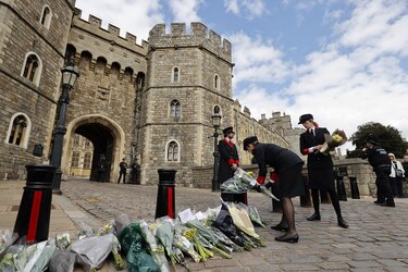 El Reino Unido rinde homenaje al príncipe Felipe; líderes del mundo muestran su condolencias