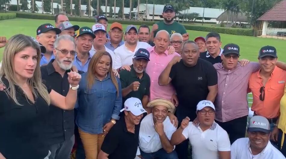 El PRD intenta demostrar unidad con una foto familiar