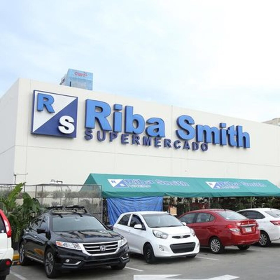 Grupo Riba Smith reabre el martes, luego de una jornada de limpieza, y anuncia que los clientes deben llevar mascarilla