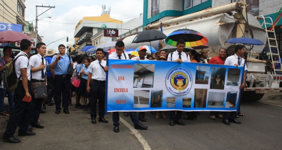 Protestan por mal estado de la escuela Pedro Pablo Sánchez