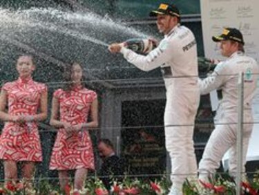 Lewis Hamilton gana en China por delante de Rosberg y Vettel
