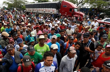 Se agota paciencia de migrantes que viajan hacia Estados Unidos