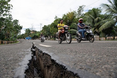 Al menos 69 muertos en un fuerte terremoto que sacudió el centro de Filipinas