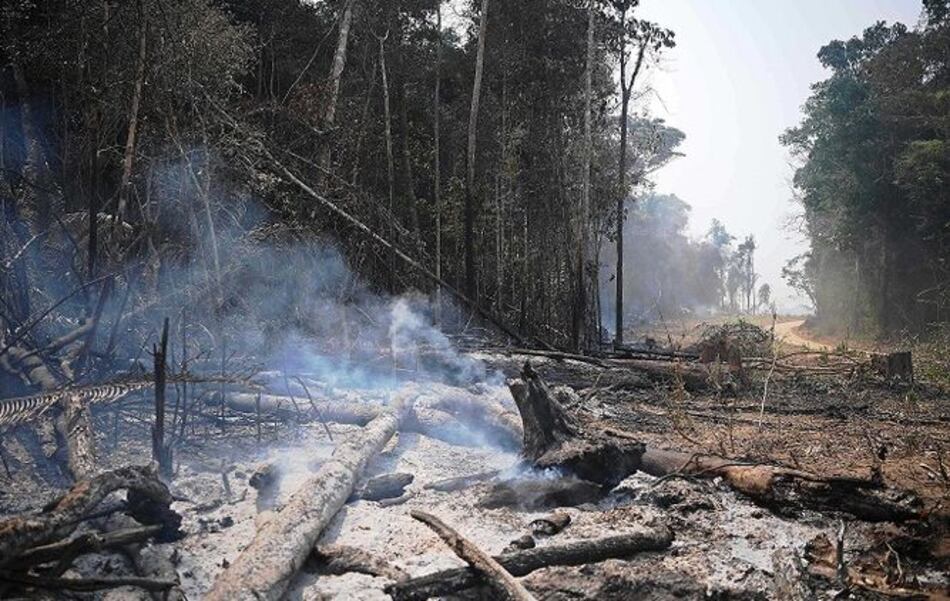 Bolsonaro alista tropas para combatir los incendios en la Amazonía