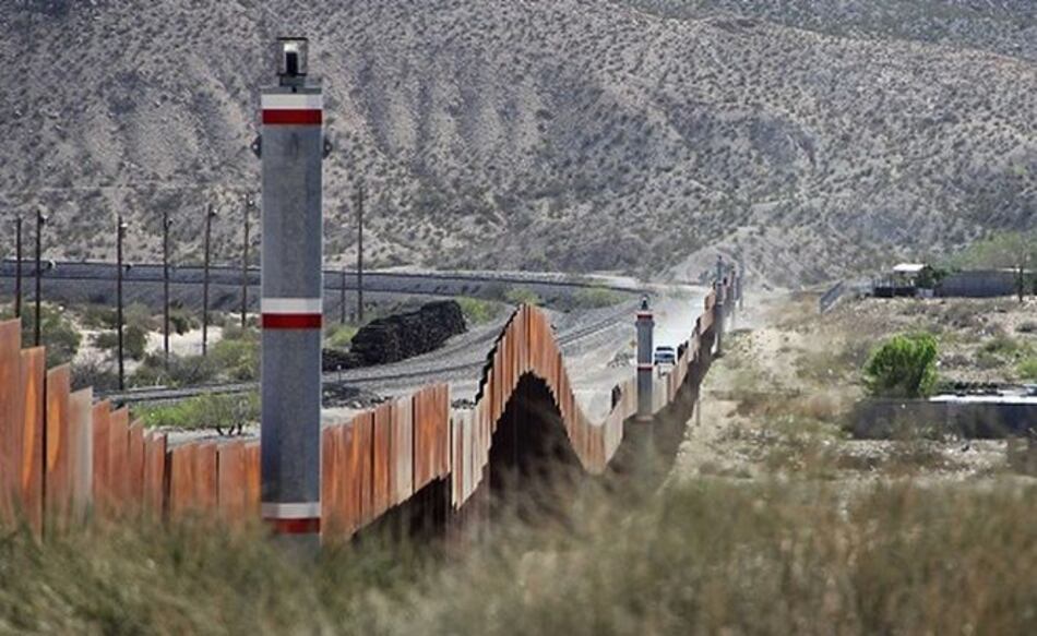 Arizona y Texas envían 400 efectivos a frontera con México