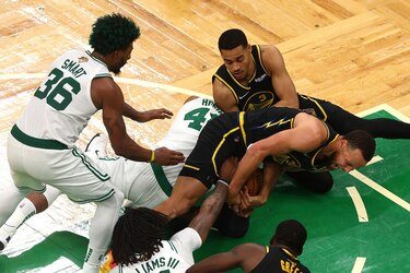 Curry confirma que estará el viernes ante Boston pese a la lesión en el pie