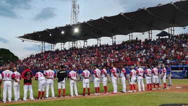 El béisbol, pasatiempo nacional de Venezuela, recorta calendario ante la crisis