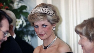 Diana se sigue vengando de Carlos de Inglaterra, según su biógrafo