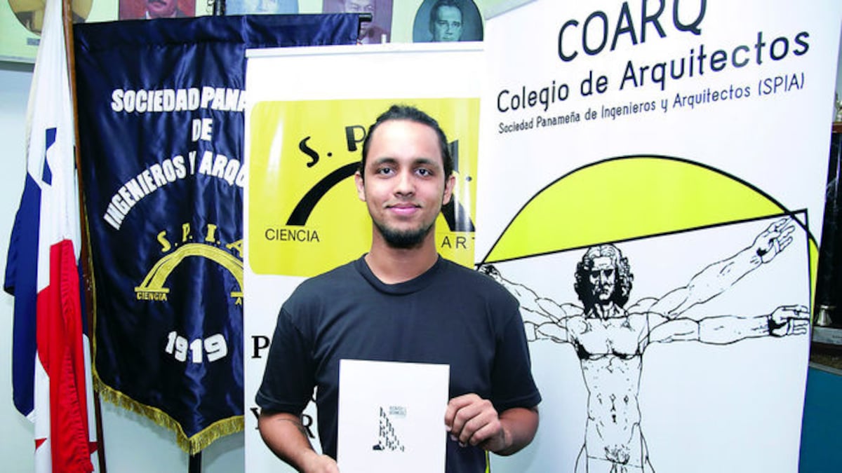 El estudiante de arquitectura Héctor Ayarza durante la presentación del libro.