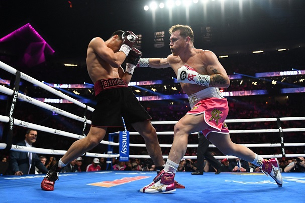 El mexicano Canelo Álvarez cae ante el ruso Bivol, el segundo púgil que lo derrota