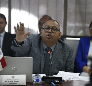 Diputado Pineda intenta desvincularse del desvío de fondos ejecutado por contratista de la UP