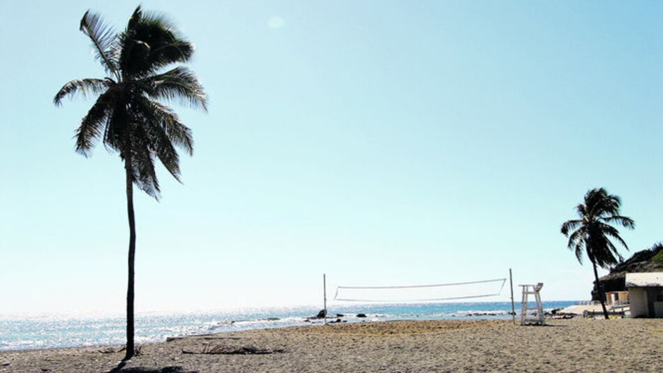 Basura en la playa, un desafío para el turismo
