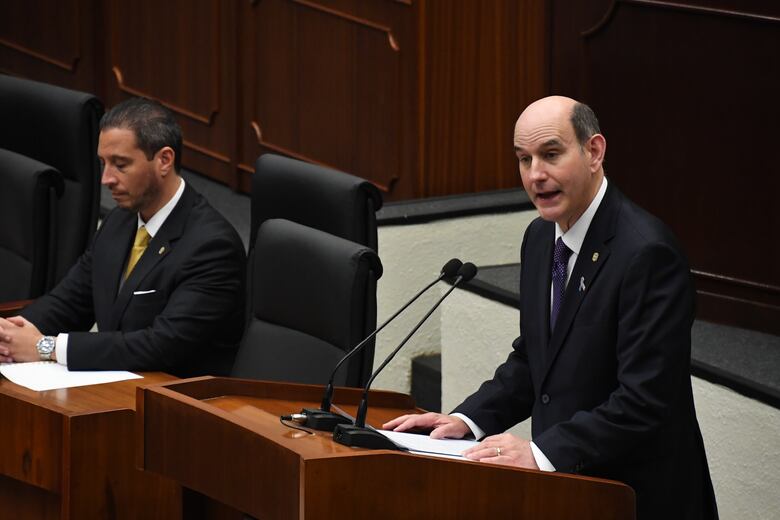 Déficit proyectado sube a 3.5% en el presupuesto 2025, con recortes en subsidios y planilla