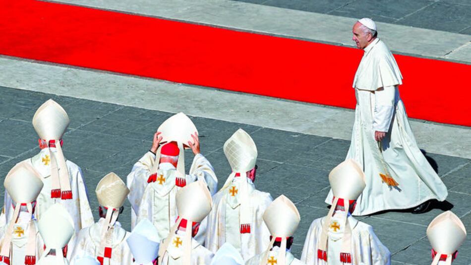 Francisco canoniza a dos latinoamericanos