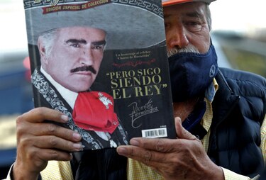Estrellas hispanas lamentan muerte del icono mexicano Vicente Fernández