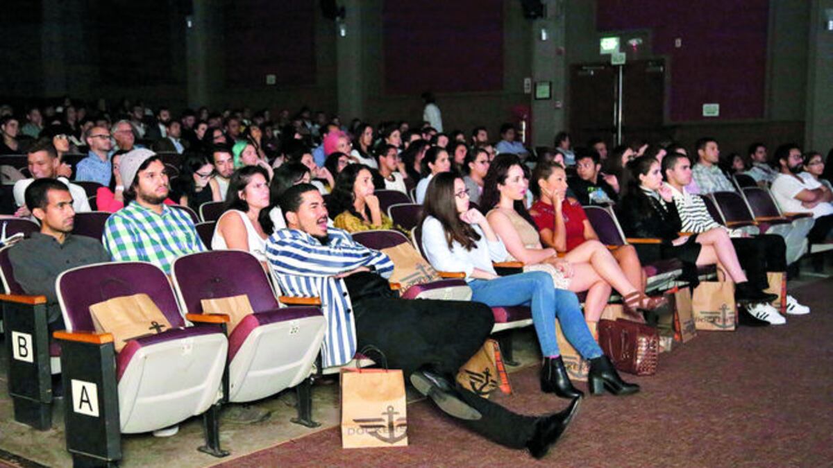 (1 y 2) Muestras de películas del festival invitado, el Santiago International Fashion Film Festival- Saiff. (3 ) El público apreció la selección de filmes.