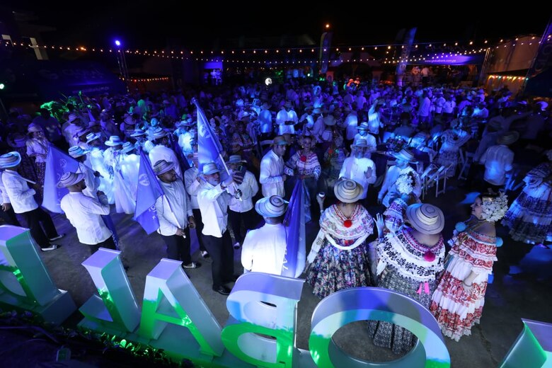 Polleras, alegría y orgullo: lo que se vivió en el desfile de las Mil Polleras