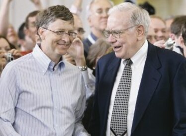 Piden a millonarios donar fortuna