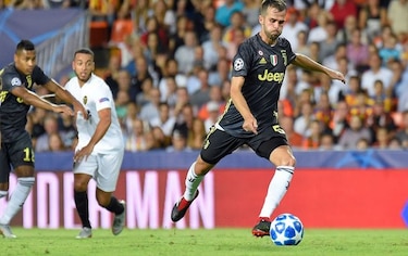 Juventus gana  en Valencia pese a jugar  con 10 por  tarjeta roja a Cristiano Ronaldo