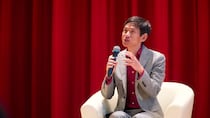 El profesor que causa furor entre los adolescentes chinos (y la razón de su éxito)