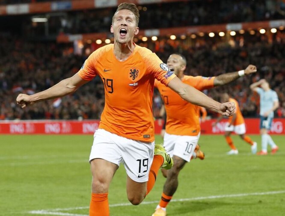 Holanda gana en tiempo añadido ante Irlanda del Norte