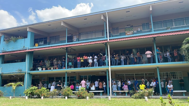 Desde Panamá hasta Arraiján, abarrotados los principales centros de votación