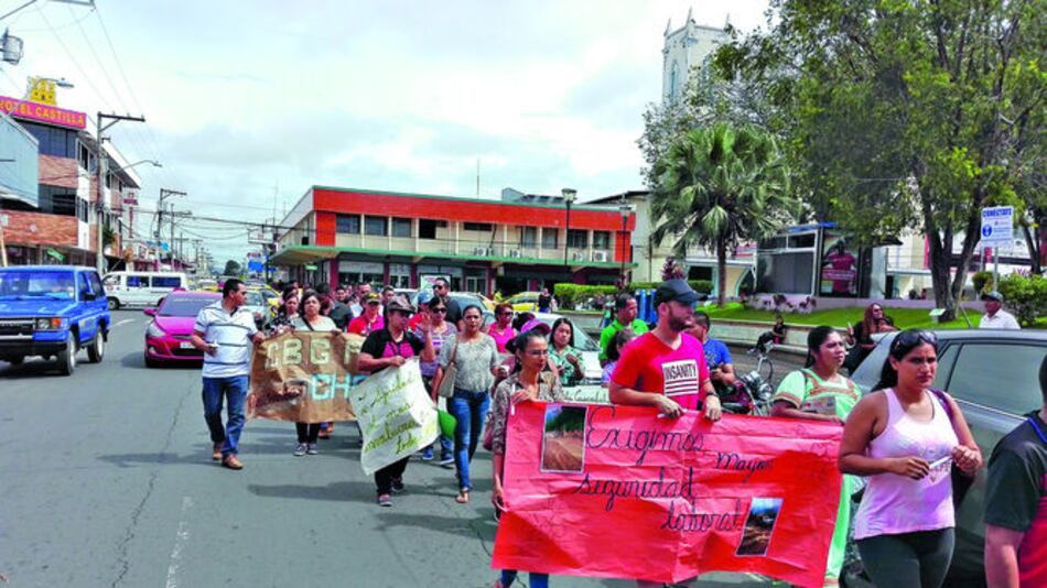 Educadores solicitan mejores condiciones