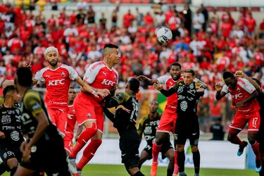 Un golpeado Sanfra choca ante el nuevo CAI en otra edición del derbi chorrerano