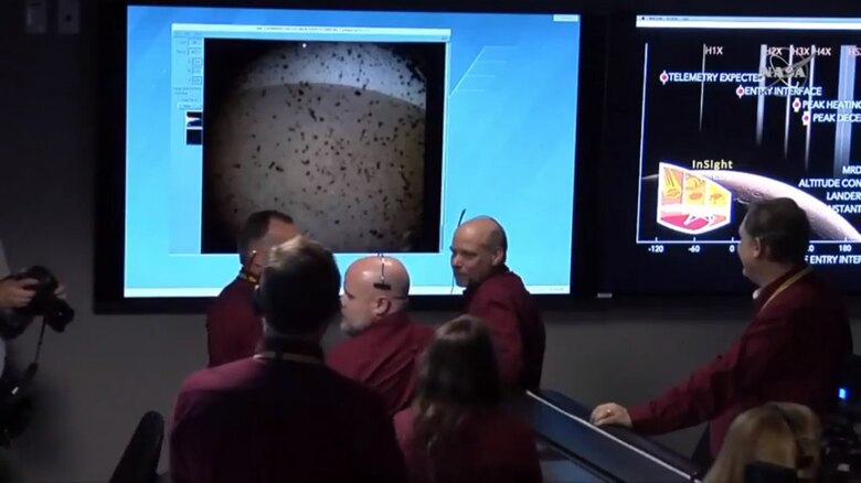 La sonda InSight toca suelo de Marte y envía su primera foto
