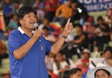 Afines a Evo Morales retienen y agreden a periodistas y policías en un operativo de desbloqueo