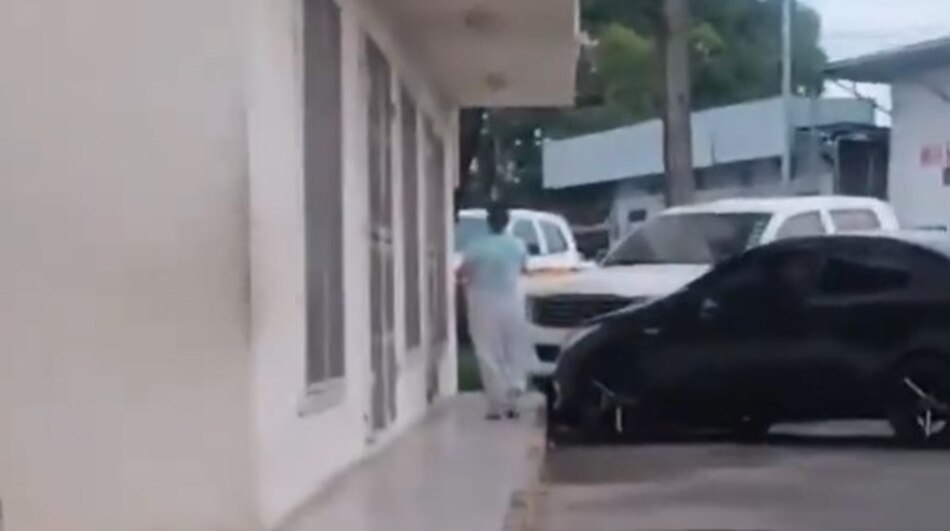 ‘Botella’ en la Anati: el escándalo de la funcionaria en bata también le costó el puesto al director