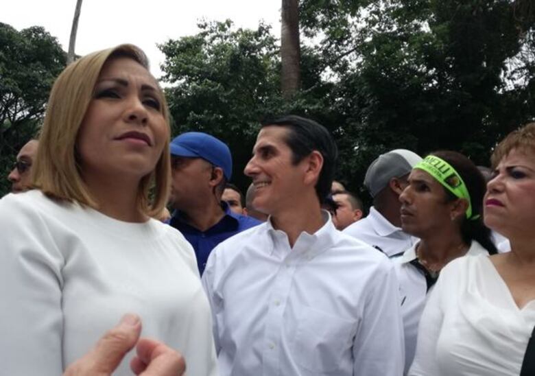 Seguidores de Martinelli le manifiestan su apoyo