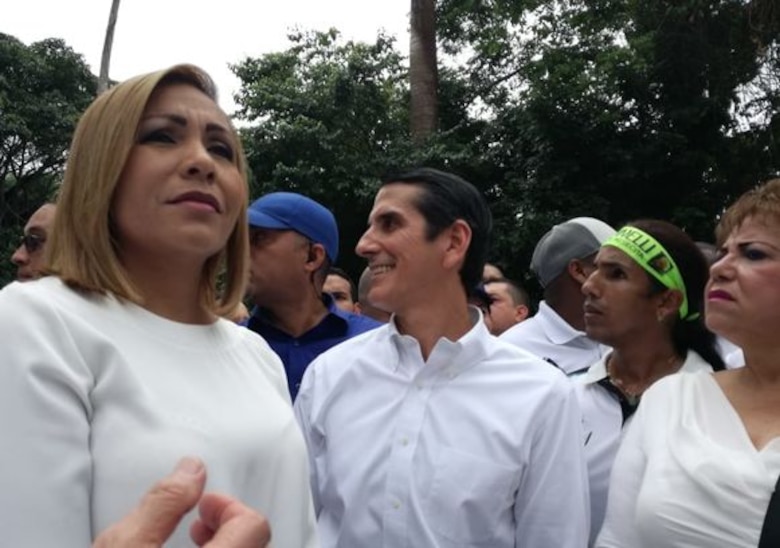 Seguidores de Martinelli le manifiestan su apoyo