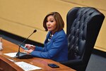 Dos excontralores cuestionan a diputada Yanibel Ábrego