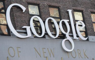 El representante de U2 acusa a Google de 'hacer dinero' con la piratería