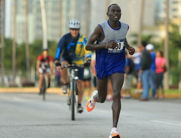 Keniano Kirchilat Philemon se lleva la victoria en el Maratón de Panamá