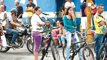 EU apela a la diplomacia para desalojar a Maduro