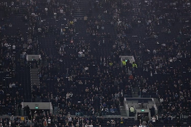 Tottenham sancionado por saludos nazis en Alemania