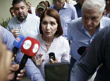 Marta Linares de Martinelli acudió al Tribunal Electoral para presentar su postulación