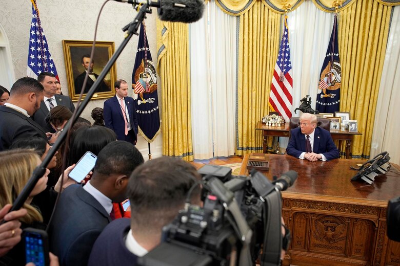 Trump sacude a Estados Unidos y al mundo con una agitada primera semana en la Casa Blanca