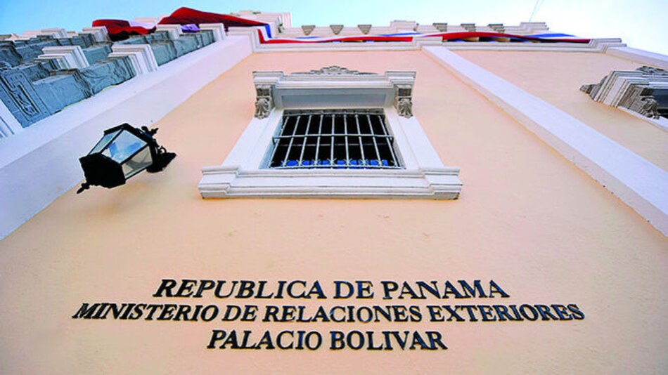 La cancillería paga por el traslado de los diplomáticos entrantes y salientes; este es el costo de algunos pasajes