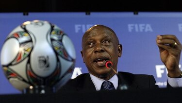 El sudafricano Tokyo Sexwale anuncia su candidatura a la presidencia de la FIFA