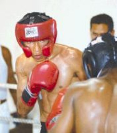 Adonis Rivas saldrá hoy en busca de la gloria
