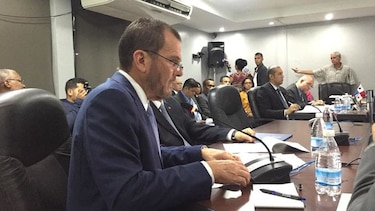 Contralor Federico Humbert sustenta presupuesto de $108.3 millones ante comisión de la Asamblea