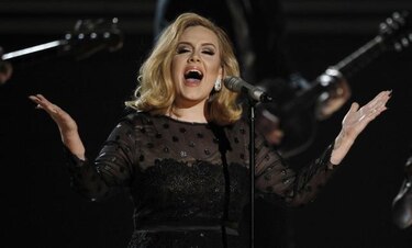 Adele se corona en los Grammy con seis galardones