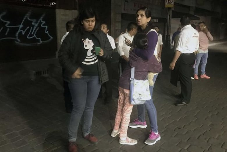 Al menos cinco muertos en México y uno en Guatemala tras terremoto