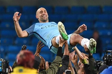 City y Arsenal mantienen suspenso por el cupo para Champions; Zabaleta dice adiós